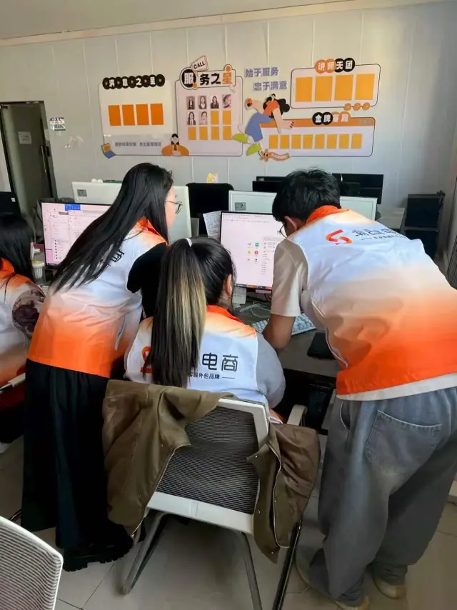 我们是做客服外包的，价格公道，数据好可以免费试用-1